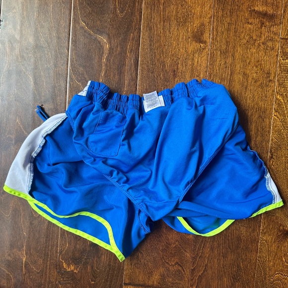 Sporty shorts with built in underwear with pocket - Picture 2 of 12